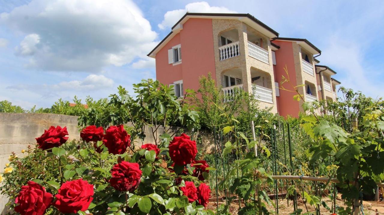Apartments Jela Sveti Vid-Miholjice المظهر الخارجي الصورة