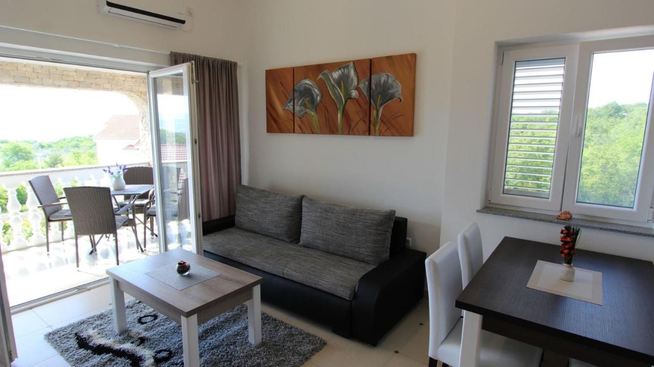 Apartments Jela Sveti Vid-Miholjice المظهر الخارجي الصورة